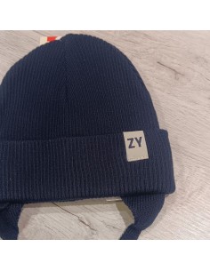 GORRO DE PUNTO CON TIRANTES LATERALES 2